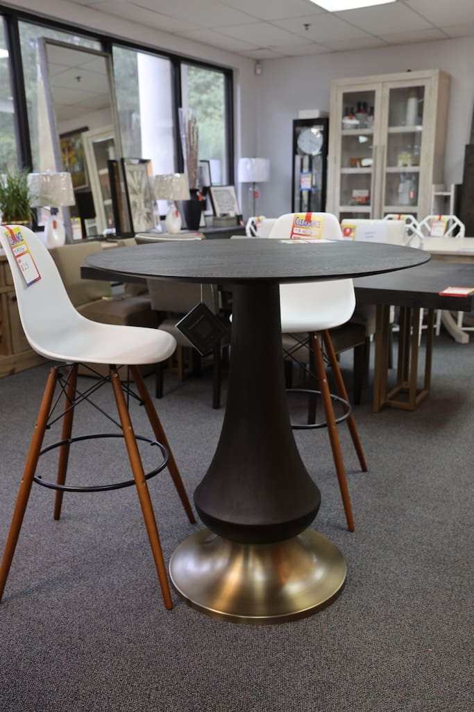 Hooker Pub Table
